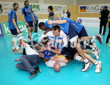 Volleyball Bundesliga. AVL Finalspiel. SK Aich/Dob gegen Hypo Tirol. Jubel Tirol. Bleiburg, 26.4.2014.
Foto: Kuess 
---
pressefotos, pressefotografie, kuess, qs, qspictures, sport, bild, bilder, bilddatenbank