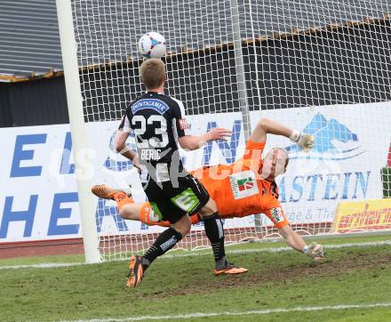 Fussball BUndesliga. RZ Pellets WAC gegen SK Puntigamer Sturm Graz. Alexander Kofler, (WAC), Robert Beric (Sturm). Wolfsberg, am 27.4.2014.
Foto: Kuess
---
pressefotos, pressefotografie, kuess, qs, qspictures, sport, bild, bilder, bilddatenbank