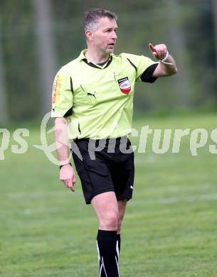 Fussball Unterliga Ost. DSG Sele Zell gegen Ludmannsdorf. Schiedsrichter Manfred Eberhard. Zell, 1.5.2014.
Foto: Kuess
---
pressefotos, pressefotografie, kuess, qs, qspictures, sport, bild, bilder, bilddatenbank