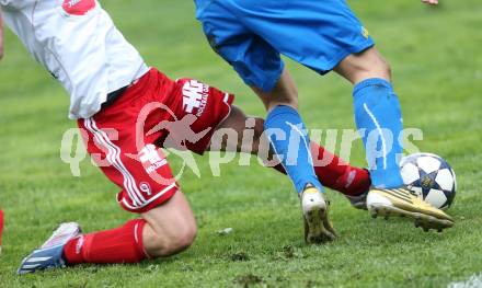 Fussball Unterliga Ost. DSG Sele Zell gegen Ludmannsdorf. Feature. Tackling. Zell, 1.5.2014.
Foto: Kuess
---
pressefotos, pressefotografie, kuess, qs, qspictures, sport, bild, bilder, bilddatenbank