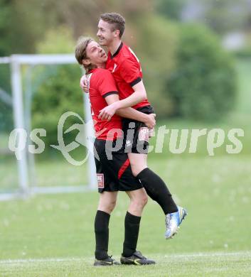 Fussball Kaerntner Liga. Maria Saal gegen ATUS Ferlach. Torjubel Bernd Christian Schierhuber, Christof Reichmann (Maria Saal). Maria Saal, am 3.5.2014.
Foto: Kuess
---
pressefotos, pressefotografie, kuess, qs, qspictures, sport, bild, bilder, bilddatenbank