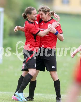 Fussball Kaerntner Liga. Maria Saal gegen ATUS Ferlach.  Torjubel Hannes Christian Pickl, Bernd Christian Schierhuber (Maria Saal). Maria Saal, am 3.5.2014.
Foto: Kuess
---
pressefotos, pressefotografie, kuess, qs, qspictures, sport, bild, bilder, bilddatenbank