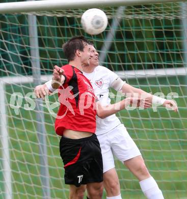 Fussball Kaerntner Liga. Maria Saal gegen ATUS Ferlach. Rok Smid,  (Maria Saal), Thomas Waldhauser (Ferlach). Maria Saal, am 3.5.2014.
Foto: Kuess
---
pressefotos, pressefotografie, kuess, qs, qspictures, sport, bild, bilder, bilddatenbank