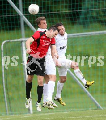 Fussball Kaerntner Liga. Maria Saal gegen ATUS Ferlach.  Marco Mueller,  (Maria Saal), Alexander Krainer, Christopher Sallinger (Ferlach). Maria Saal, am 3.5.2014.
Foto: Kuess
---
pressefotos, pressefotografie, kuess, qs, qspictures, sport, bild, bilder, bilddatenbank