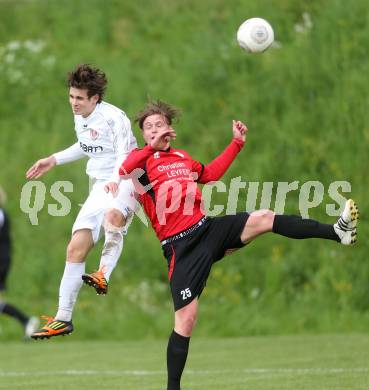 Fussball Kaerntner Liga. Maria Saal gegen ATUS Ferlach. Sebastian Schmid,  (Maria Saal), Martin Sustersic (Ferlach). Maria Saal, am 3.5.2014.
Foto: Kuess
---
pressefotos, pressefotografie, kuess, qs, qspictures, sport, bild, bilder, bilddatenbank