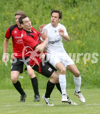 Fussball Kaerntner Liga. Maria Saal gegen ATUS Ferlach. Marco Mueller, (Maria Saal), Ernst Golautschnig (Ferlach). Maria Saal, am 3.5.2014.
Foto: Kuess
---
pressefotos, pressefotografie, kuess, qs, qspictures, sport, bild, bilder, bilddatenbank