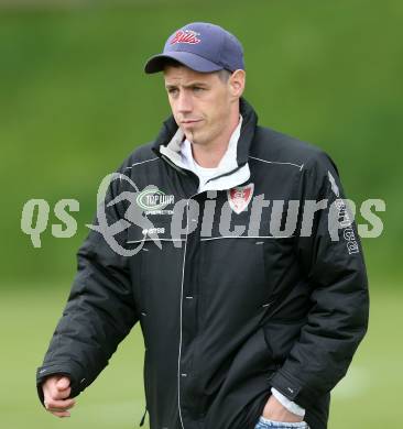 Fussball Kaerntner Liga. Maria Saal gegen ATUS Ferlach. Trainer Mario Verdel  (Ferlach). Maria Saal, am 3.5.2014.
Foto: Kuess
---
pressefotos, pressefotografie, kuess, qs, qspictures, sport, bild, bilder, bilddatenbank