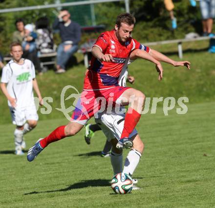 Fussball. Unterliga Ost. Ludmannsdorf gegen SG SAK Amateure 1b. Markus Partl (Ludmannsdorf), Daniel Fratschko  (SAK). Ludmannsdorf, 4.5.2014
Foto: Kuess
---
pressefotos, pressefotografie, kuess, qs, qspictures, sport, bild, bilder, bilddatenbank