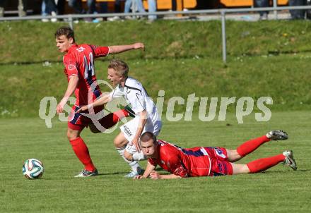 Fussball. Unterliga Ost. Ludmannsdorf gegen SG SAK Amateure 1b. Julian Hobel (Ludmannsdorf), Rafael Fabian Lerchster, Matevz Struc (SAK). Ludmannsdorf, 4.5.2014
Foto: Kuess
---
pressefotos, pressefotografie, kuess, qs, qspictures, sport, bild, bilder, bilddatenbank