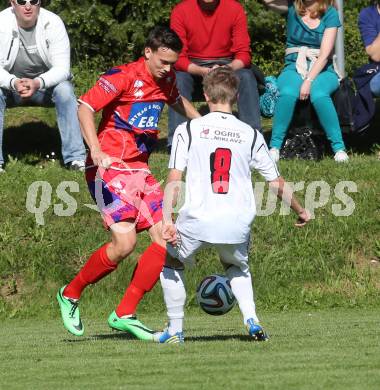 Fussball. Unterliga Ost. Ludmannsdorf gegen SG SAK Amateure 1b. Julian Hobel (Ludmannsdorf), Zdravko Koletnik (SAK). Ludmannsdorf, 4.5.2014
Foto: Kuess
---
pressefotos, pressefotografie, kuess, qs, qspictures, sport, bild, bilder, bilddatenbank