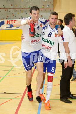 Handball HLA. SC Kelag Ferlach gegen HSG Raiffeisen Baernbach/Koeflach. 
Miro Barisic, verletzt, Melvin Bolic (SCF). Ferlach, am 9.5.2014.
Foto: Kuess 
---
pressefotos, pressefotografie, kuess, qs, qspictures, sport, bild, bilder, bilddatenbank