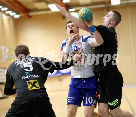 Handball HLA. SC Kelag Ferlach gegen HSG Raiffeisen Baernbach/Koeflach. 
Miro Barisic, (SCF),  Christian Hallmann, Risto Arnaudovski (Baernbach/Koeflach). Ferlach, am 9.5.2014.
Foto: Kuess 
---
pressefotos, pressefotografie, kuess, qs, qspictures, sport, bild, bilder, bilddatenbank