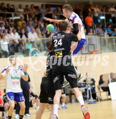 Handball HLA. SC Kelag Ferlach gegen HSG Raiffeisen Baernbach/Koeflach. 
Izudin Mujanovic (SCF), Daniel Dicker (Baernbach/Koeflach). Ferlach, am 9.5.2014.
Foto: Kuess 
---
pressefotos, pressefotografie, kuess, qs, qspictures, sport, bild, bilder, bilddatenbank