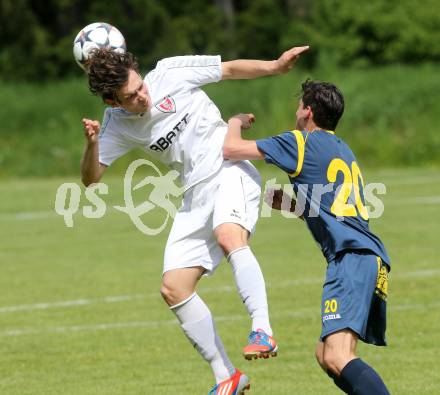 Fussball Kaerntner Liga. ATUS Ferlach gegen St. Veit/Glan. Martin Sustersic, (Ferlach), Raphael Lamzari  (St. Veit). Ferlach, 10.5.2014.
Foto: Kuess
---
pressefotos, pressefotografie, kuess, qs, qspictures, sport, bild, bilder, bilddatenbank