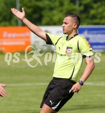 Fussball Kaerntner Liga. ATUS Ferlach gegen St. Veit/Glan. Schiedsrichter Edin Omerhodzic. Ferlach, 10.5.2014.
Foto: Kuess
---
pressefotos, pressefotografie, kuess, qs, qspictures, sport, bild, bilder, bilddatenbank