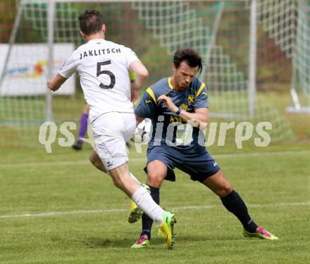 Fussball Kaerntner Liga. ATUS Ferlach gegen St. Veit/Glan.  Lukas Jaklitsch, (Ferlach), Bernhard Ruediger Kitz  (St. Veit). Ferlach, 10.5.2014.
Foto: Kuess
---
pressefotos, pressefotografie, kuess, qs, qspictures, sport, bild, bilder, bilddatenbank