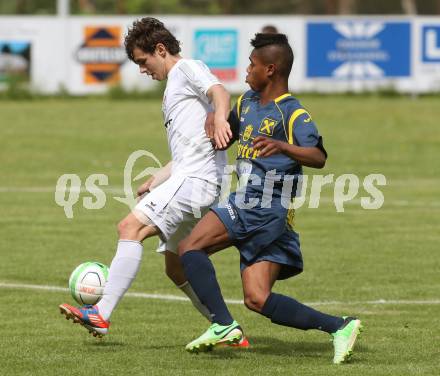 Fussball Kaerntner Liga. ATUS Ferlach gegen St. Veit/Glan. Martin Sustersic,  (Ferlach), Nosa Iyobosa Edokpolor (St. Veit). Ferlach, 10.5.2014.
Foto: Kuess
---
pressefotos, pressefotografie, kuess, qs, qspictures, sport, bild, bilder, bilddatenbank