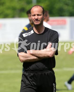 Fussball Kaerntner Liga. ATUS Ferlach gegen St. Veit/Glan. Trainer Mario Udo Wurzer (St. Veit). Ferlach, 10.5.2014.
Foto: Kuess
---
pressefotos, pressefotografie, kuess, qs, qspictures, sport, bild, bilder, bilddatenbank