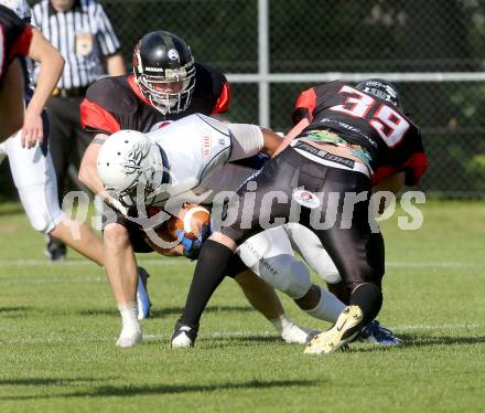 America Football. Carinthian Lions gegen Blue Devils Dornbirn. Christoph Leitner, Stefan Laussegger, (Lions),  Bent Gaechter  (Dornbirn). Klagenfurt, 10.5.2014.
Foto: Kuess
---
pressefotos, pressefotografie, kuess, qs, qspictures, sport, bild, bilder, bilddatenbank