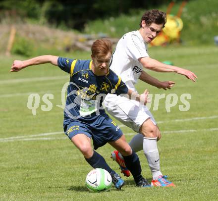 Fussball Kaerntner Liga. ATUS Ferlach gegen St. Veit/Glan. Martin Sustersic,  (Ferlach), Heiko Norbert Springer (St. Veit). Ferlach, 10.5.2014.
Foto: Kuess
---
pressefotos, pressefotografie, kuess, qs, qspictures, sport, bild, bilder, bilddatenbank