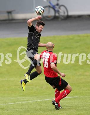 Fussball. Kaerntner Liga. Koettmannsdorf gegen Maria Saal. Daniel Globotschnig (Koettmannsdorf), Senad Tiganj (Maria Saal). Koettmannsdorf, 11.5.2014.
Foto: Kuess
---
pressefotos, pressefotografie, kuess, qs, qspictures, sport, bild, bilder, bilddatenbank