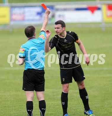 Fussball. Kaerntner Liga. Koettmannsdorf gegen Maria Saal. Rote Karte fuer Christian Hutter (Koettmannsdorf), Schiedsrichter Manfred Eberhard. Koettmannsdorf, 11.5.2014.
Foto: Kuess
---
pressefotos, pressefotografie, kuess, qs, qspictures, sport, bild, bilder, bilddatenbank