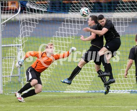 Fussball. Kaerntner Liga. Koettmannsdorf gegen Maria Saal. Marc Baumgartner, Christian Hutter, Stephan Buergler (Koettmannsdorf), (Maria Saal). Koettmannsdorf, 11.5.2014.
Foto: Kuess
---
pressefotos, pressefotografie, kuess, qs, qspictures, sport, bild, bilder, bilddatenbank