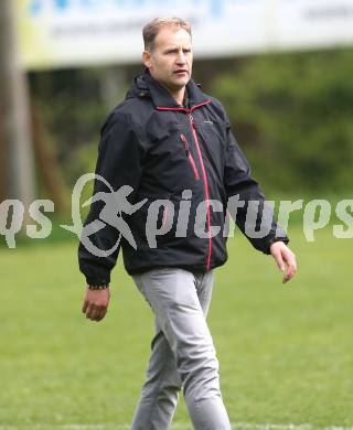 Fussball Unterliga Ost. DSG Sele Zell gege St. Michael/Bleiburg. Trainer Alois Sadjak (St. Michael). Zell, am 11.5.2014.
Foto: Kuess
---
pressefotos, pressefotografie, kuess, qs, qspictures, sport, bild, bilder, bilddatenbank