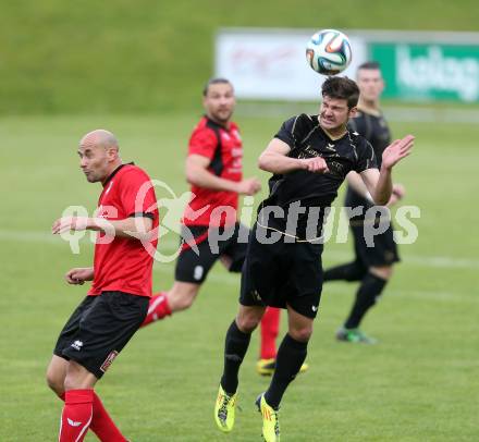 Fussball. Kaerntner Liga. Koettmannsdorf gegen Maria Saal. Daniel Globotschnig (Koettmannsdorf), Senad Tiganj (Maria Saal). Koettmannsdorf, 11.5.2014.
Foto: Kuess
---
pressefotos, pressefotografie, kuess, qs, qspictures, sport, bild, bilder, bilddatenbank