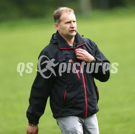 Fussball Unterliga Ost. DSG Sele Zell gege St. Michael/Bleiburg. Trainer Alois Sadjak (St. Michael). Zell, am 11.5.2014.
Foto: Kuess
---
pressefotos, pressefotografie, kuess, qs, qspictures, sport, bild, bilder, bilddatenbank