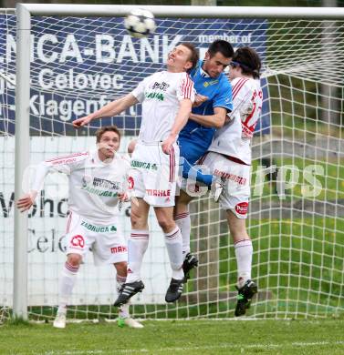 Fussball Unterliga Ost. DSG Sele Zell gege St. Michael/Bleiburg. Dragan Juric (Zell), Bojan Kraker, Rafael Dovjak (St. Michael). Zell, am 11.5.2014.
Foto: Kuess
---
pressefotos, pressefotografie, kuess, qs, qspictures, sport, bild, bilder, bilddatenbank