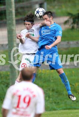 Fussball Unterliga Ost. DSG Sele Zell gege St. Michael/Bleiburg. Dragan Juric (Zell), Rafael Dovjak (St. Michael). Zell, am 11.5.2014.
Foto: Kuess
---
pressefotos, pressefotografie, kuess, qs, qspictures, sport, bild, bilder, bilddatenbank