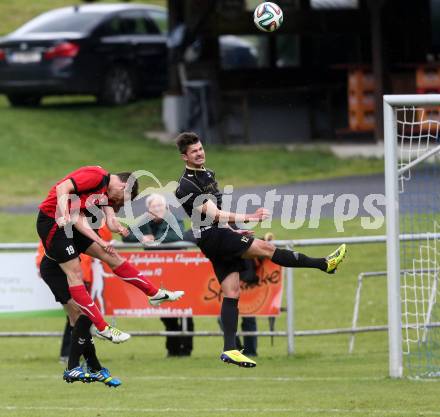 Fussball. Kaerntner Liga. Koettmannsdorf gegen Maria Saal. Daniel Globotschnig (Koettmannsdorf), Marco Mueller (Maria Saal). Koettmannsdorf, 11.5.2014.
Foto: Kuess
---
pressefotos, pressefotografie, kuess, qs, qspictures, sport, bild, bilder, bilddatenbank