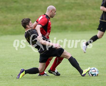 Fussball. Kaerntner Liga. Koettmannsdorf gegen Maria Saal. Daniel Globotschnig (Koettmannsdorf), Senad Tiganj (Maria Saal). Koettmannsdorf, 11.5.2014.
Foto: Kuess
---
pressefotos, pressefotografie, kuess, qs, qspictures, sport, bild, bilder, bilddatenbank