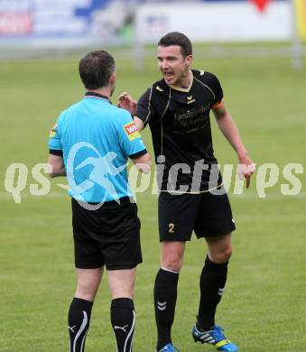 Fussball. Kaerntner Liga. Koettmannsdorf gegen Maria Saal. Rote Karte fuer Christian Hutter (Koettmannsdorf), Schiedsrichter Manfred Eberhard. Koettmannsdorf, 11.5.2014.
Foto: Kuess
---
pressefotos, pressefotografie, kuess, qs, qspictures, sport, bild, bilder, bilddatenbank