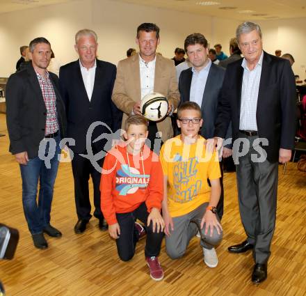 Fussball. BNZ. Bundesnachwuchszentrum. Pressekonferenz. Dietmar Kuehbauer, Reinhard Tellian, Buergermeister Christian Scheider, Dietmar Riegler, Werner Lippitz. Klagenfurt, am 13.5.2014.
Foto: Kuess
---
pressefotos, pressefotografie, kuess, qs, qspictures, sport, bild, bilder, bilddatenbank