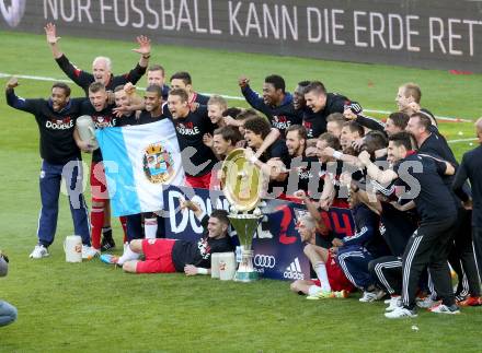 Fussball. OEFB Samsung Cup. Finale. Red Bull Salzburg gegen SKN St. Poelten. Jubel  (Salzburg). Klagenfurt, 18.6.2014.
Foto: Kuess
---
pressefotos, pressefotografie, kuess, qs, qspictures, sport, bild, bilder, bilddatenbank