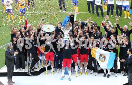 Fussball. OEFB Samsung Cup. Finale. Red Bull Salzburg gegen SKN St. Poelten. Jubel Salzburg. Klagenfurt, 18.6.2014.
Foto: Kuess
---
pressefotos, pressefotografie, kuess, qs, qspictures, sport, bild, bilder, bilddatenbank