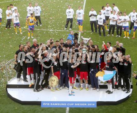 Fussball. OEFB Samsung Cup. Finale. Red Bull Salzburg gegen SKN St. Poelten. Jubel Salzburg. Klagenfurt, 18.6.2014.
Foto: Kuess
---
pressefotos, pressefotografie, kuess, qs, qspictures, sport, bild, bilder, bilddatenbank