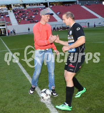 Fussball KFV Cup. Finale. SK Austria Klagenfurt gegen Lendorf. Ankick durch Thomas Morgenstern, Andreas Rohrer (Lendorf). KLagenfurt, am 20.5.2014.
Foto: Kuess
---
pressefotos, pressefotografie, kuess, qs, qspictures, sport, bild, bilder, bilddatenbank