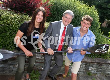 Wildwassersport. Lisa Leitner, Landeshauptmann Peter Kaiser, Mario Leitner. Klagenfurt, am 23.5.2014.
Foto: Kuess
---
pressefotos, pressefotografie, kuess, qs, qspictures, sport, bild, bilder, bilddatenbank