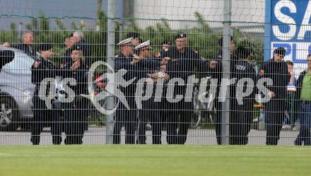 Fussball Regionalliga. SAK gegen Vorwaerts Steyr. Polizeiaufgebot. Welzenegg, am 23.5.2014.
Foto: Kuess
---
pressefotos, pressefotografie, kuess, qs, qspictures, sport, bild, bilder, bilddatenbank