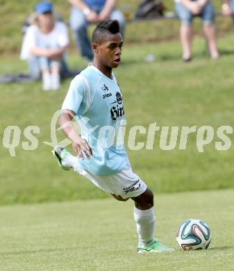 Fussball Kaerntner Liga. Koettmannsdorf gegen St. Veit. Nosa Iyobosa Edokpolor(St.Veit). Koettmannsdorf, 25.5.2014.
Foto: Kuess
---
pressefotos, pressefotografie, kuess, qs, qspictures, sport, bild, bilder, bilddatenbank