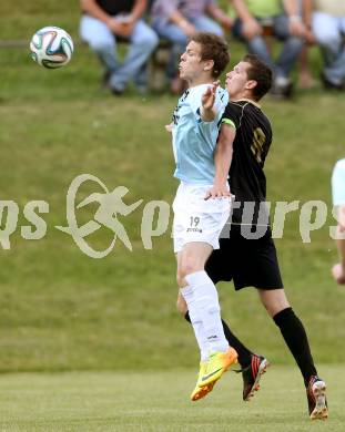 Fussball Kaerntner Liga. Koettmannsdorf gegen St. Veit. Christoph Pibal, (Koettmannsdorf), Michael Salbrechter (St.Veit). Koettmannsdorf, 25.5.2014.
Foto: Kuess
---
pressefotos, pressefotografie, kuess, qs, qspictures, sport, bild, bilder, bilddatenbank