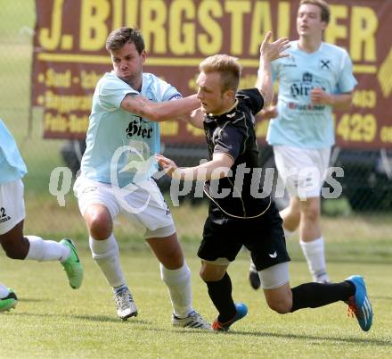 Fussball Kaerntner Liga. Koettmannsdorf gegen St. Veit. Aner Mandzic, (Koettmannsdorf), Manuel Riesser (St.Veit). Koettmannsdorf, 25.5.2014.
Foto: Kuess
---
pressefotos, pressefotografie, kuess, qs, qspictures, sport, bild, bilder, bilddatenbank