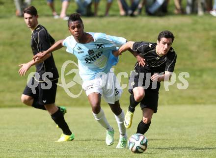 Fussball Kaerntner Liga. Koettmannsdorf gegen St. Veit. Manuel Alexander Schuettelkopf, (Koettmannsdorf), Nosa Iyobosa Edokpolor  (St.Veit). Koettmannsdorf, 25.5.2014.
Foto: Kuess
---
pressefotos, pressefotografie, kuess, qs, qspictures, sport, bild, bilder, bilddatenbank