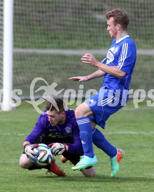 Fussball Unterliga Ost. Ludmannsdorf gegen Glanegg. Juergen Zedlacher(Ludmannsdorf), Andreas Warmuth (Glanegg). Ludmannsdorf, am 29.5.2014.
Foto: Kuess
---
pressefotos, pressefotografie, kuess, qs, qspictures, sport, bild, bilder, bilddatenbank