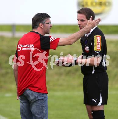 Fussball Unterliga Ost. Ludmannsdorf gegen Glanegg. Trainer Heimo Reinfried Pirker (Glanegg), Schiedsrichter Daniel Nedved. Ludmannsdorf, am 29.5.2014.
Foto: Kuess
---
pressefotos, pressefotografie, kuess, qs, qspictures, sport, bild, bilder, bilddatenbank