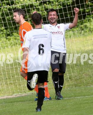 Fussball. 1. Klasse D. Eisenkappel gegen Gurnitz. Torjubel Galip Oezdemir (Gurnitz). Eisenkappel, 31.5.2014.
Foto: Kuess
---
pressefotos, pressefotografie, kuess, qs, qspictures, sport, bild, bilder, bilddatenbank