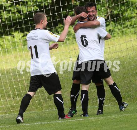 Fussball. 1. Klasse D. Eisenkappel gegen Gurnitz. Torjubel Galip Oezdemir (Gurnitz). Eisenkappel, 31.5.2014.
Foto: Kuess
---
pressefotos, pressefotografie, kuess, qs, qspictures, sport, bild, bilder, bilddatenbank